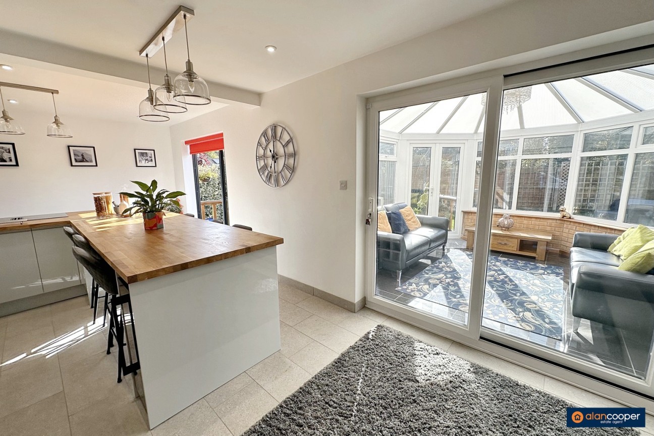 Axminster Close, Horeston Grange, Nuneaton, CV11 6YP