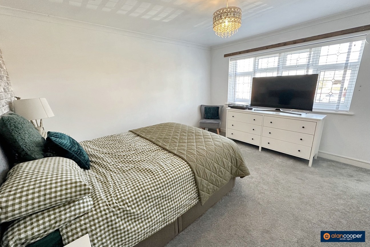 Axminster Close, Horeston Grange, Nuneaton, CV11 6YP
