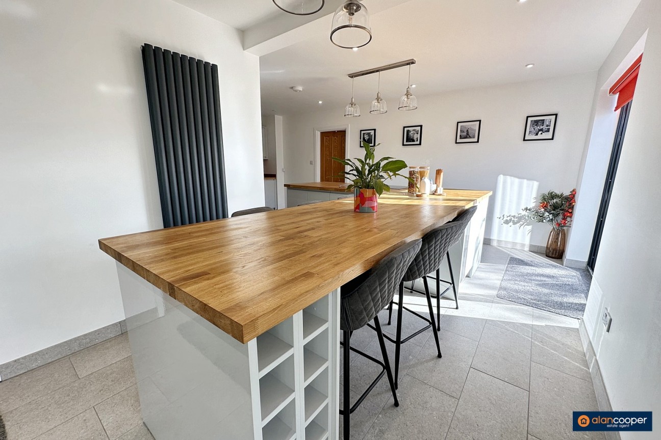 Axminster Close, Horeston Grange, Nuneaton, CV11 6YP