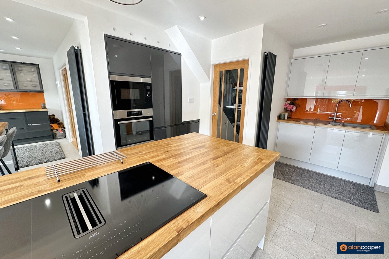 Axminster Close, Horeston Grange, Nuneaton, CV11 6YP