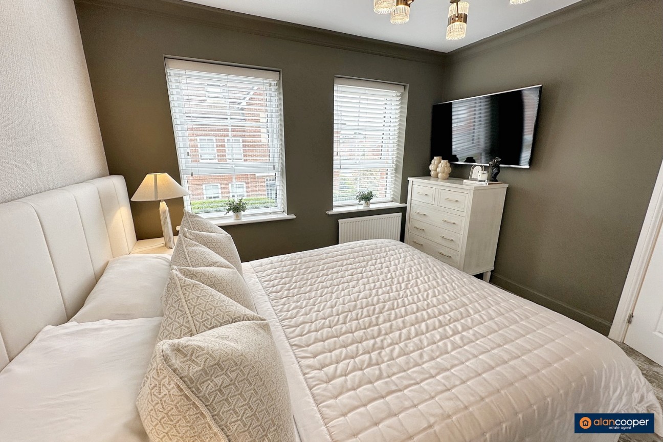Sundial Way, St James Gate, Weddington, Nuneaton, CV10 0FU