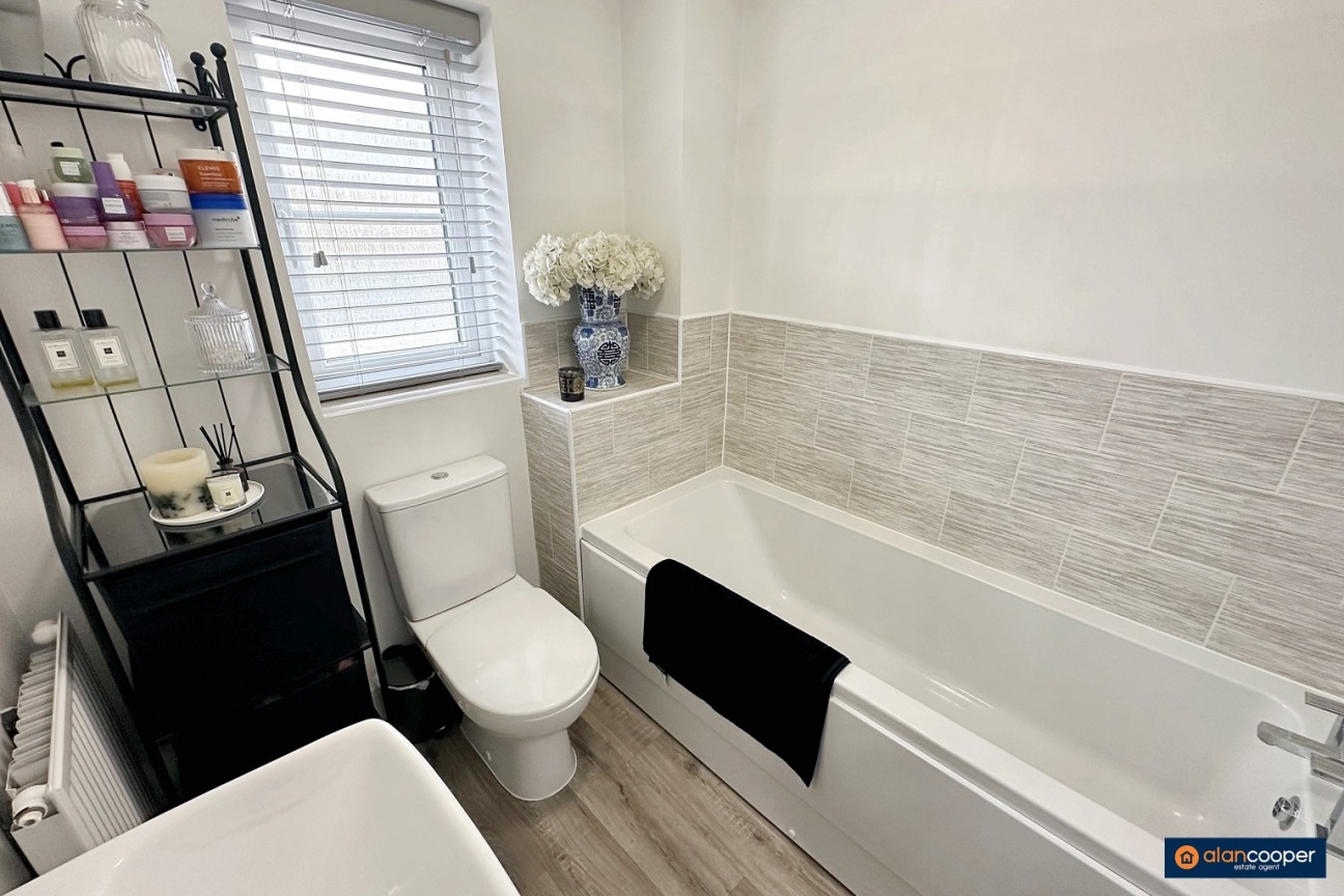 Sundial Way, St James Gate, Weddington, Nuneaton, CV10 0FU