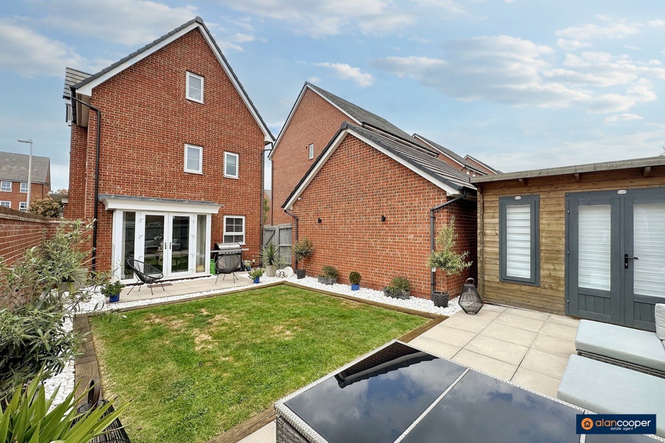 Sundial Way, St James Gate, Weddington, Nuneaton, CV10 0FU
