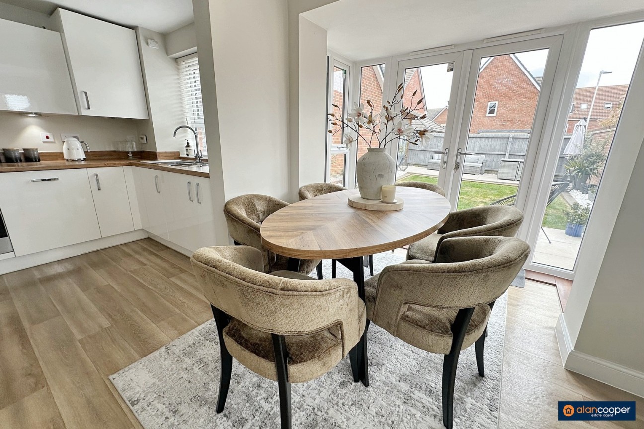 Sundial Way, St James Gate, Weddington, Nuneaton, CV10 0FU