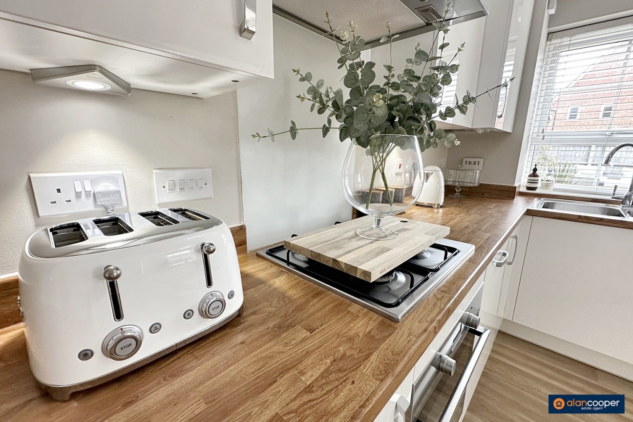 Sundial Way, St James Gate, Weddington, Nuneaton, CV10 0FU