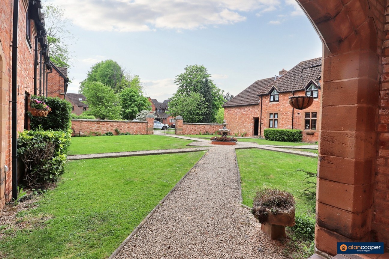 Weston Hall Stables, Mill Lane, Bulkington, CV12 9RU