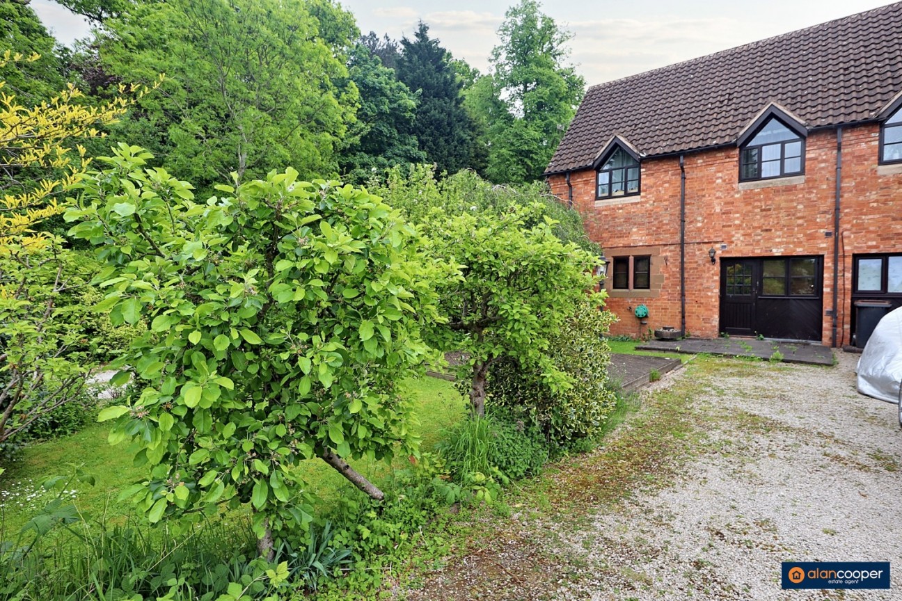 Weston Hall Stables, Mill Lane, Bulkington, CV12 9RU