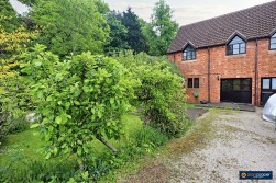Weston Hall Stables, Mill Lane, Bulkington, CV12 9RU