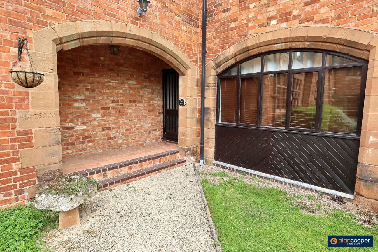 Weston Hall Stables, Mill Lane, Bulkington, CV12 9RU