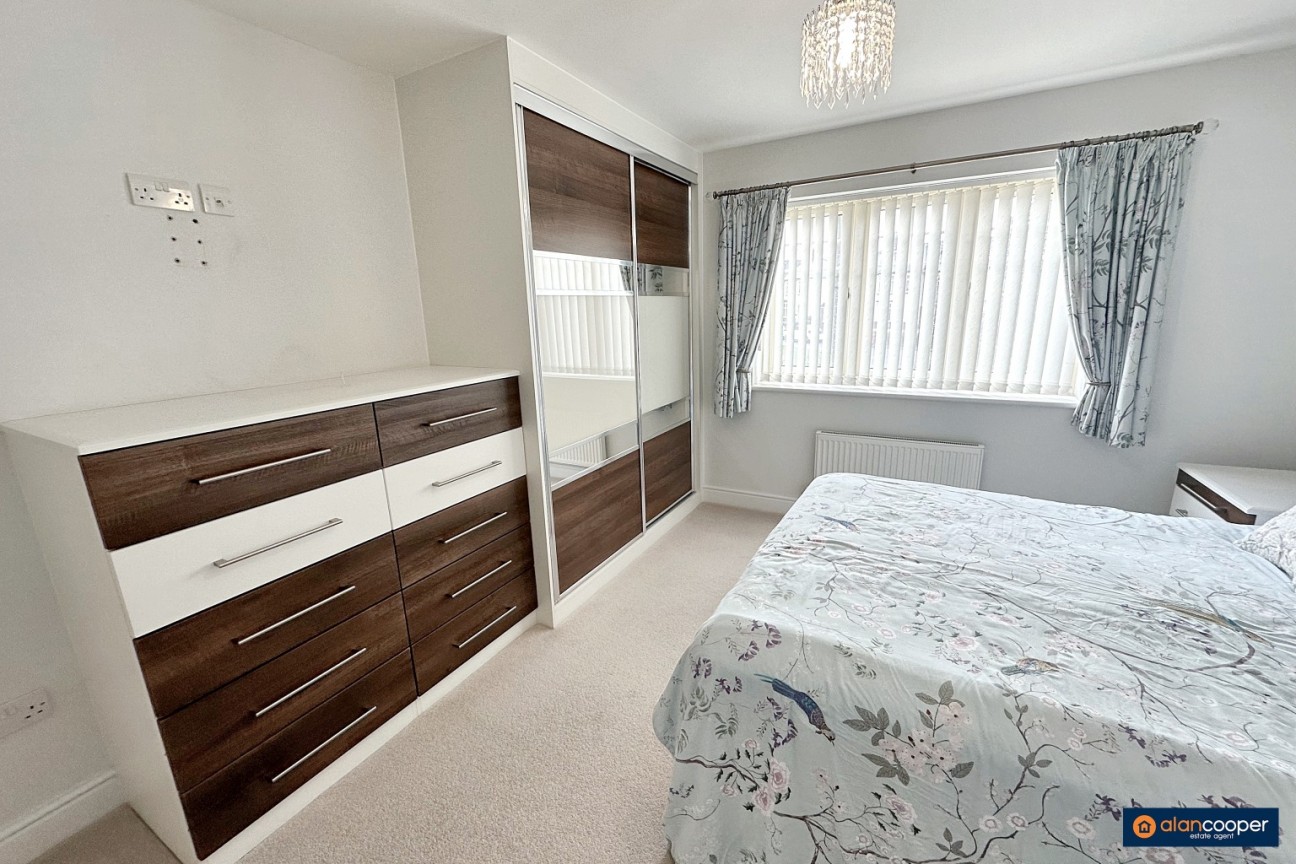 Ryton Gardens, Bulkington, CV12 9LD