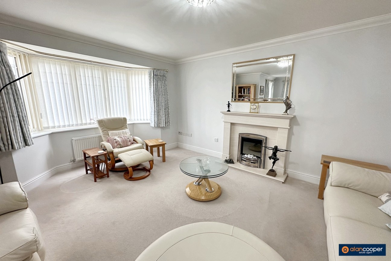 Ryton Gardens, Bulkington, CV12 9LD