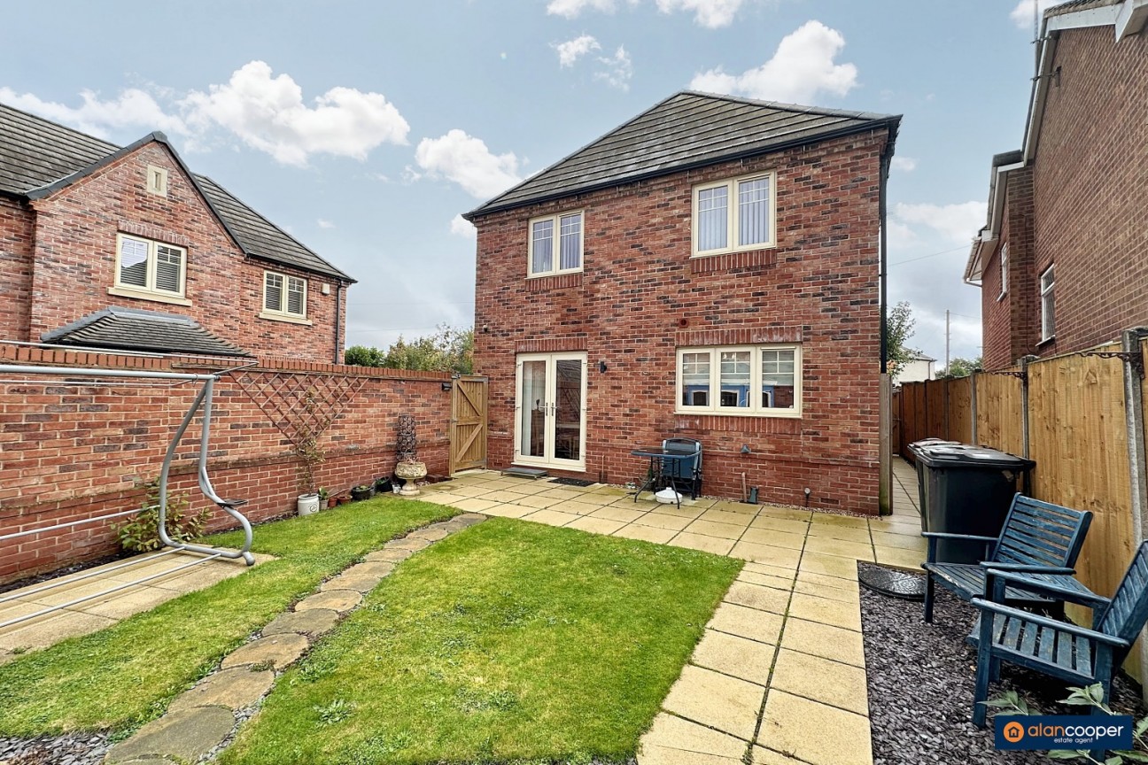 Ryton Gardens, Bulkington, CV12 9LD