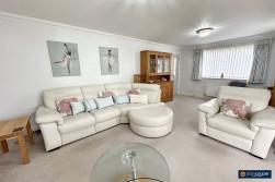 Ryton Gardens, Bulkington, CV12 9LD