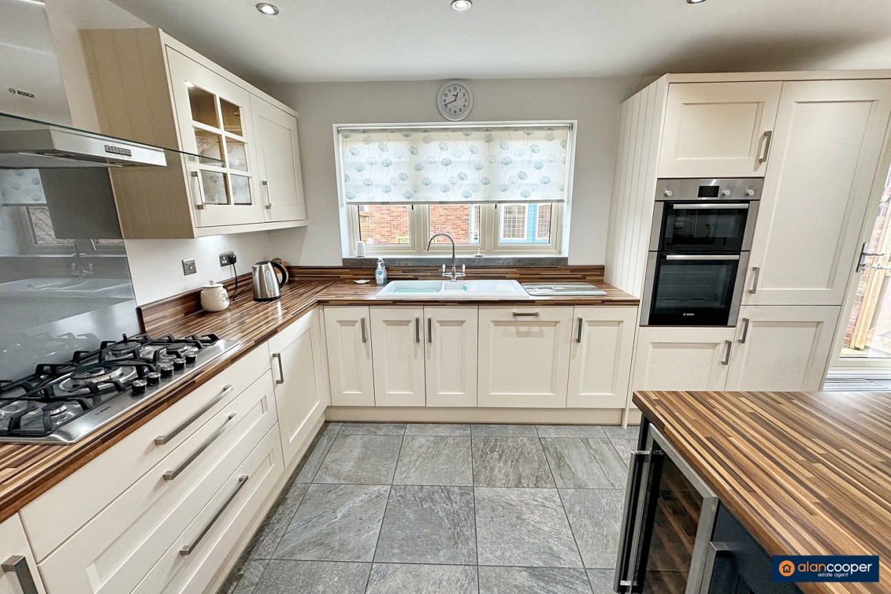 Ryton Gardens, Bulkington, CV12 9LD