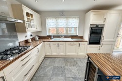 Ryton Gardens, Bulkington, CV12 9LD