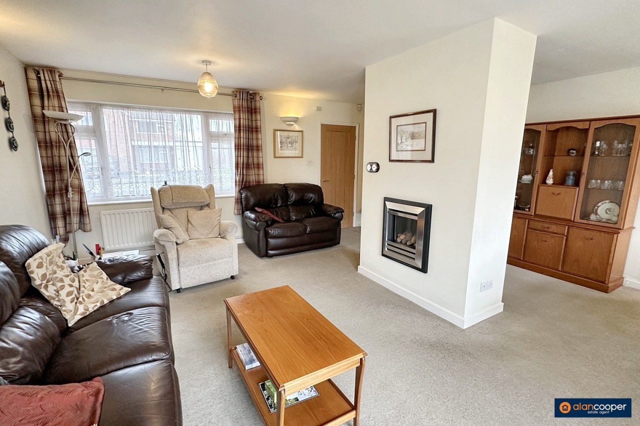 Henley Close, St Nicolas Park, Nuneaton, CV11 6HF