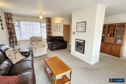 Henley Close, St Nicolas Park, Nuneaton, CV11 6HF