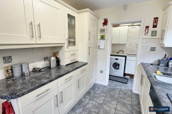 Henley Close, St Nicolas Park, Nuneaton, CV11 6HF