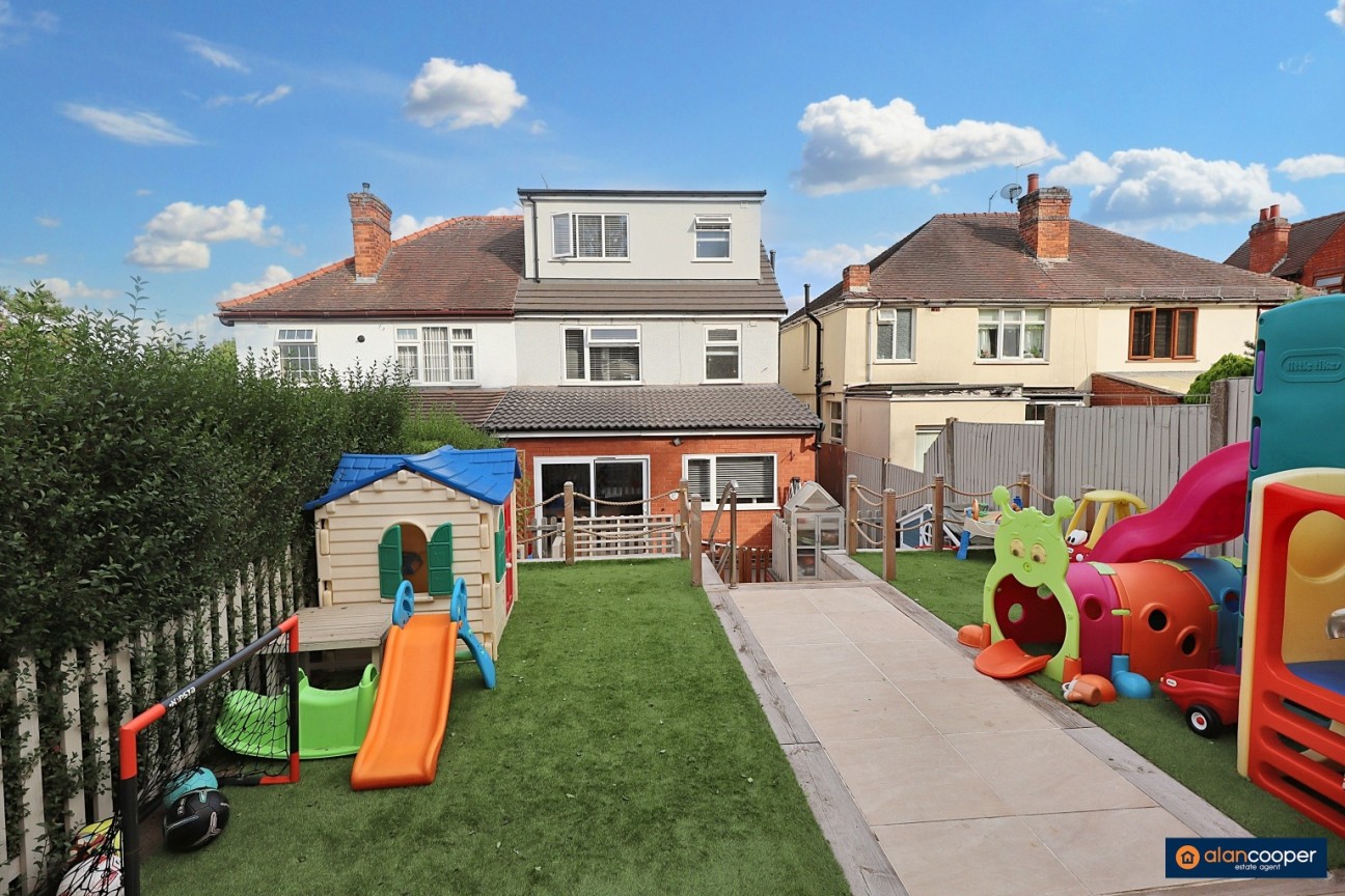 Coventry Road, Nuneaton, CV10 7AA