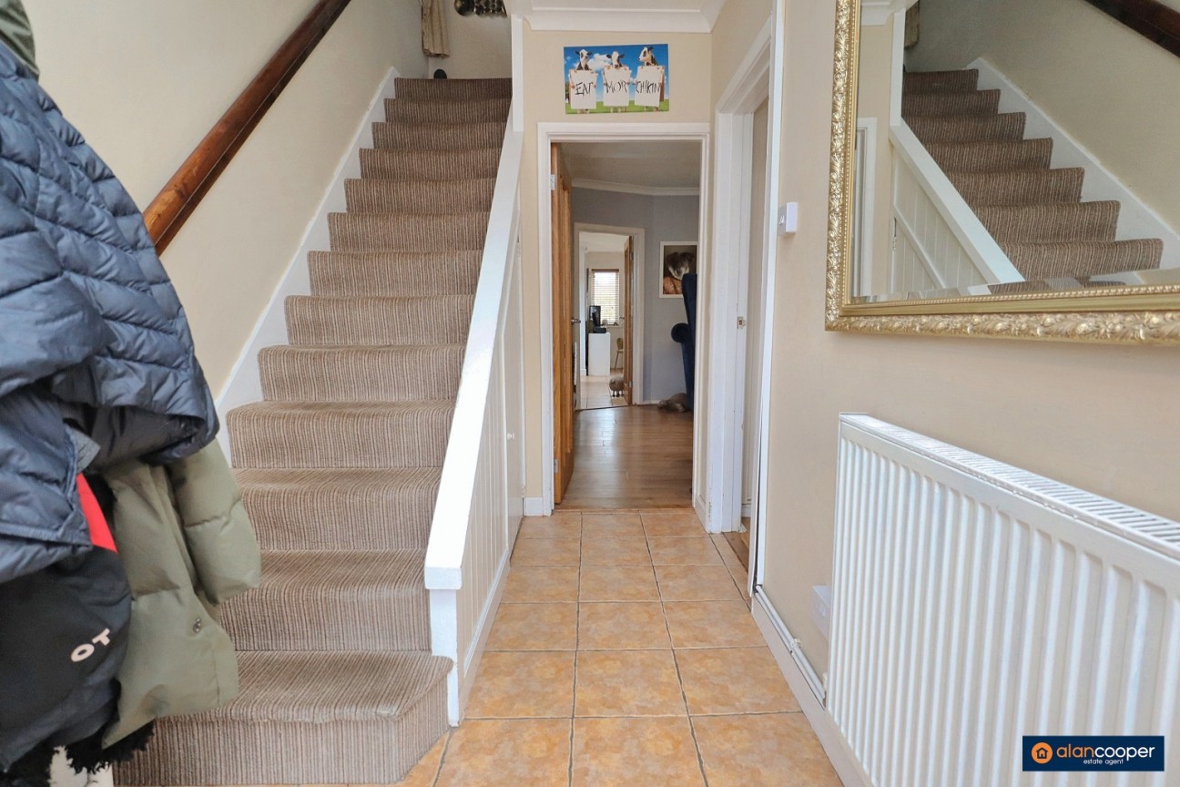 Oakdene Crescent, Weddington, Nuneaton, CV10 0DX