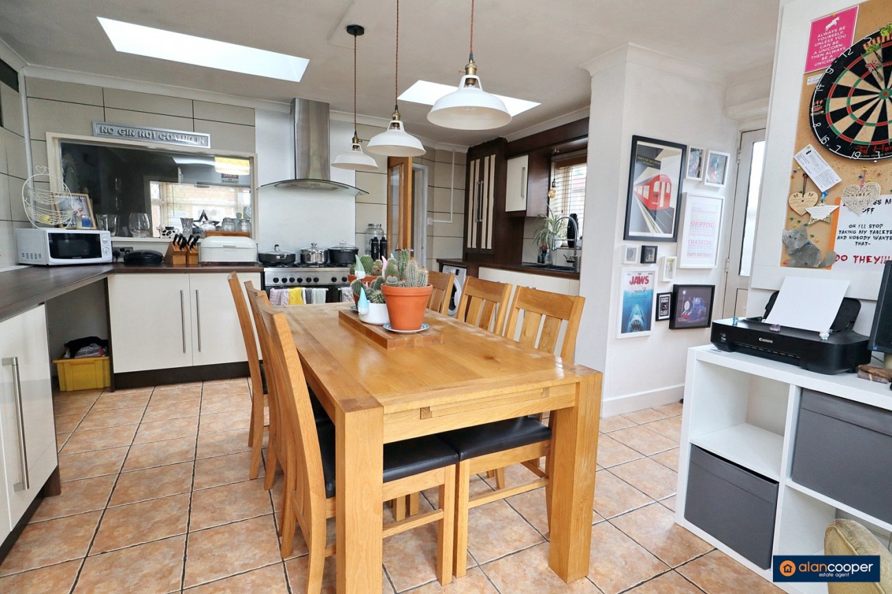 Oakdene Crescent, Weddington, Nuneaton, CV10 0DX