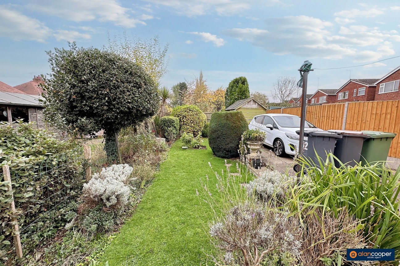 Oakdene Crescent, Weddington, Nuneaton, CV10 0DU