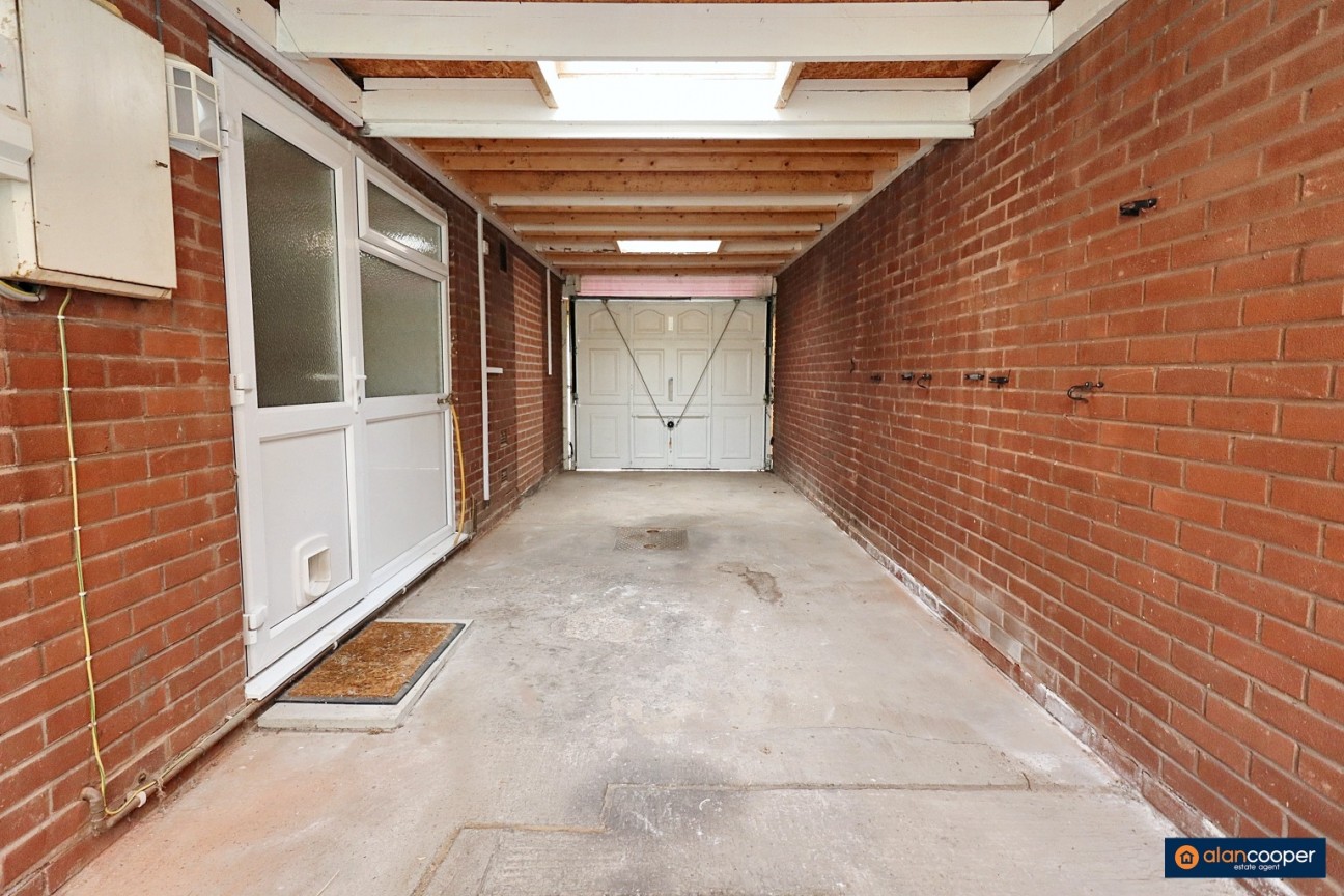 Golf Drive, Whitestone, Nuneaton, CV11 6LY