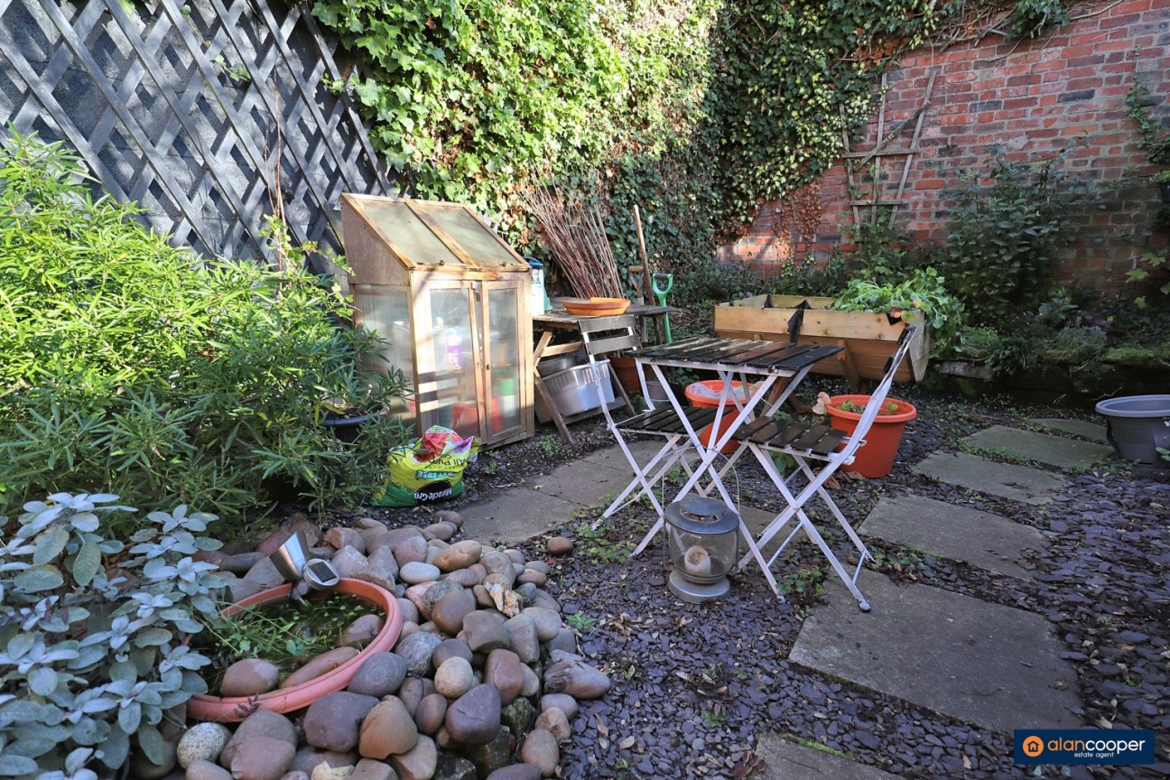 Aston Road, Abbey Green, Nuneaton, CV11 5EL