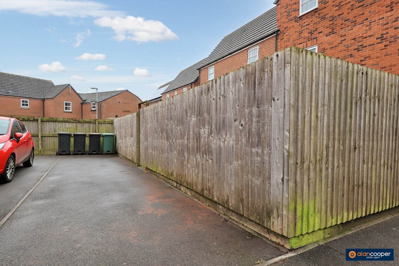 Edinburgh Road, Nuneaton, CV10 9FP