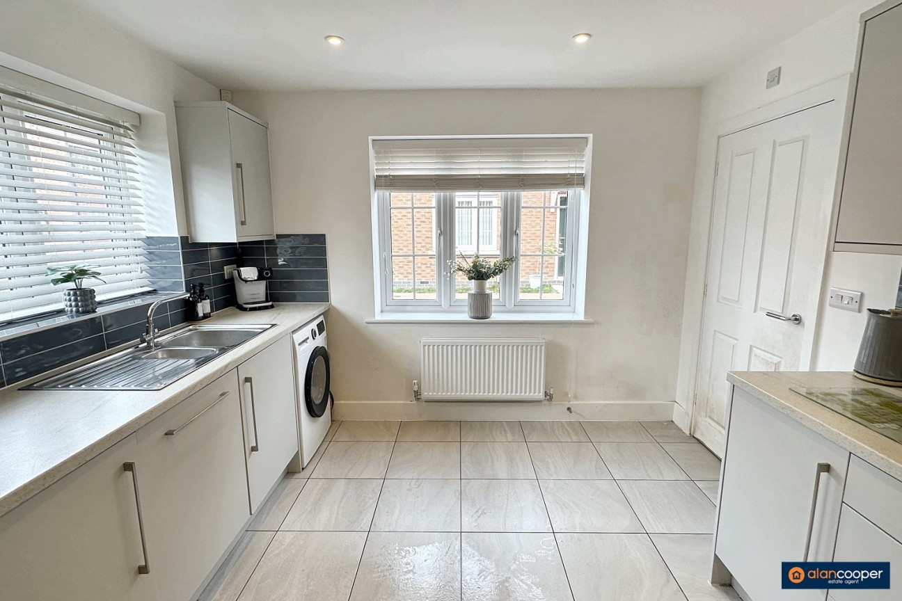 Wyandotte Lane, Lockley Gardens, Nuneaton, CV11 6XS