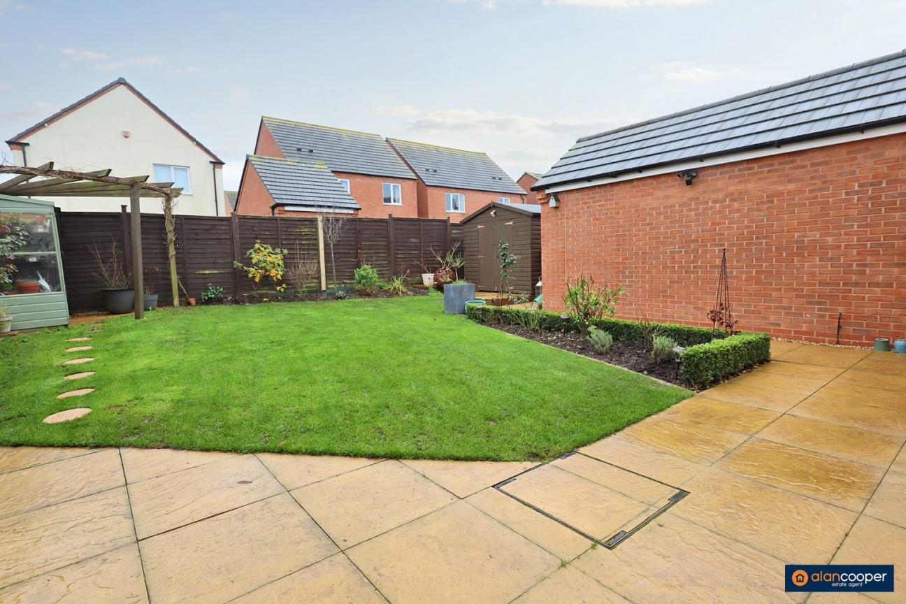 Harvest Way, Weddington, Nuneaton, CV10 0FJ