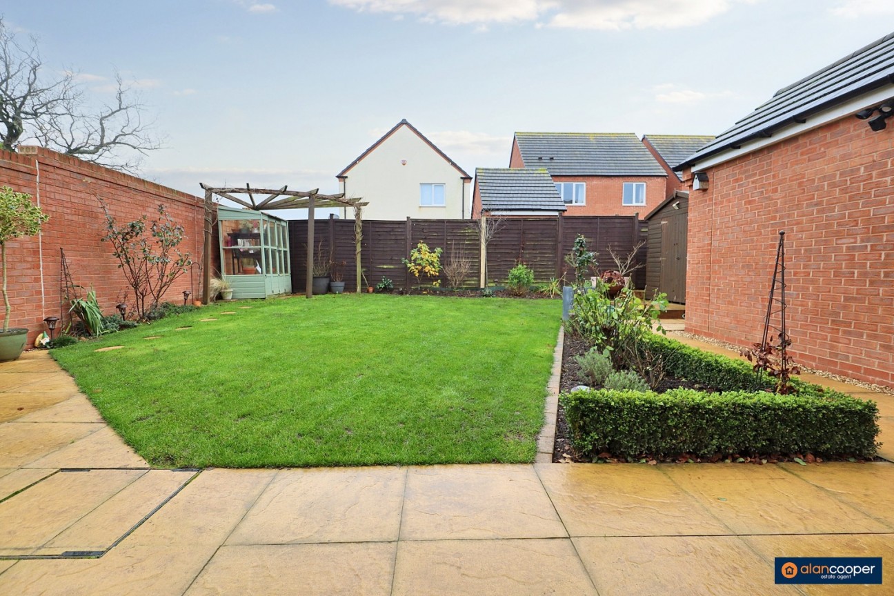 Harvest Way, Weddington, Nuneaton, CV10 0FJ