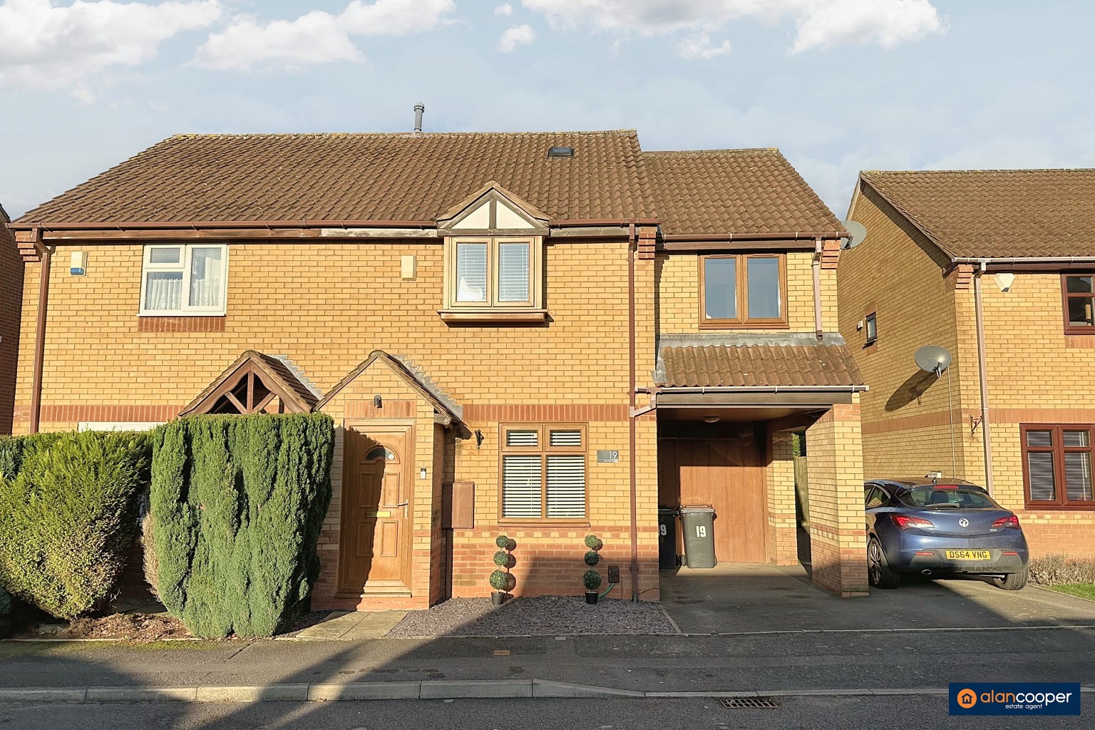 Bronze Close, Maple Park, Nuneaton, CV11 4YD