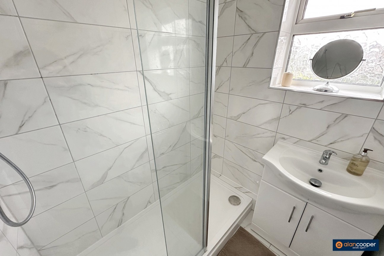 Pallett Drive, St Nicolas Park, Nuneaton, CV11 6EG