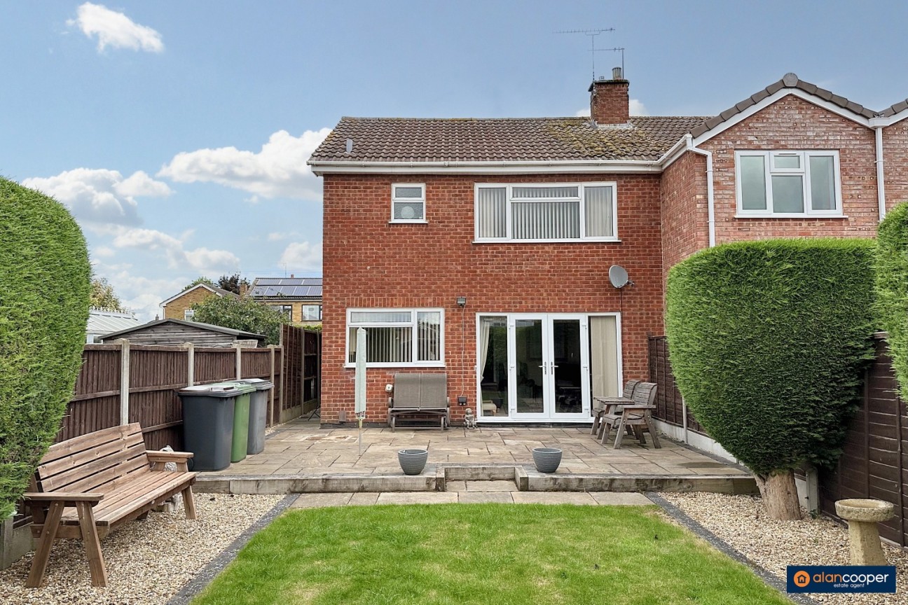 Pallett Drive, St Nicolas Park, Nuneaton, CV11 6EG