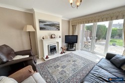 Pallett Drive, St Nicolas Park, Nuneaton, CV11 6EG