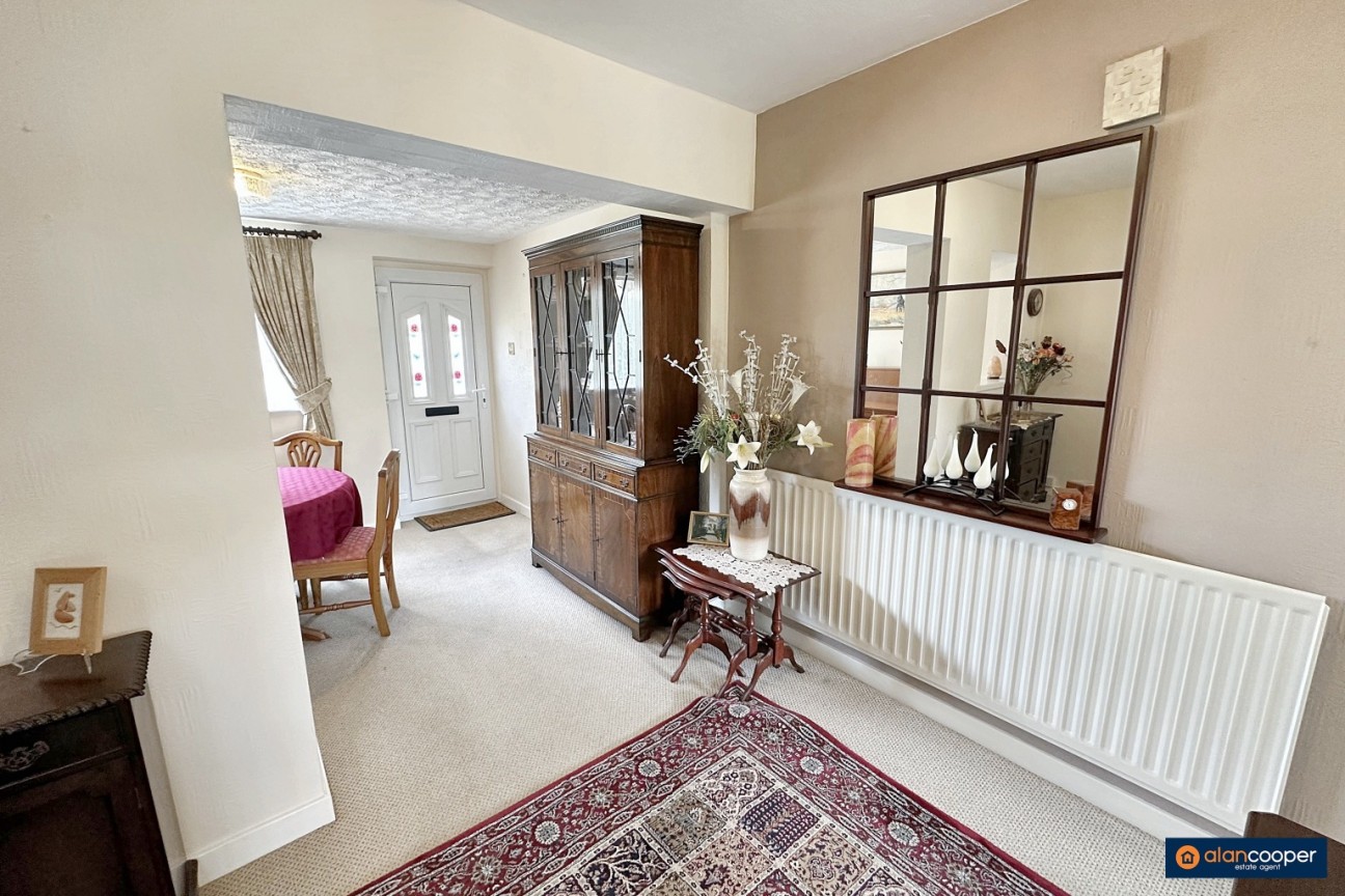 Pallett Drive, St Nicolas Park, Nuneaton, CV11 6EG