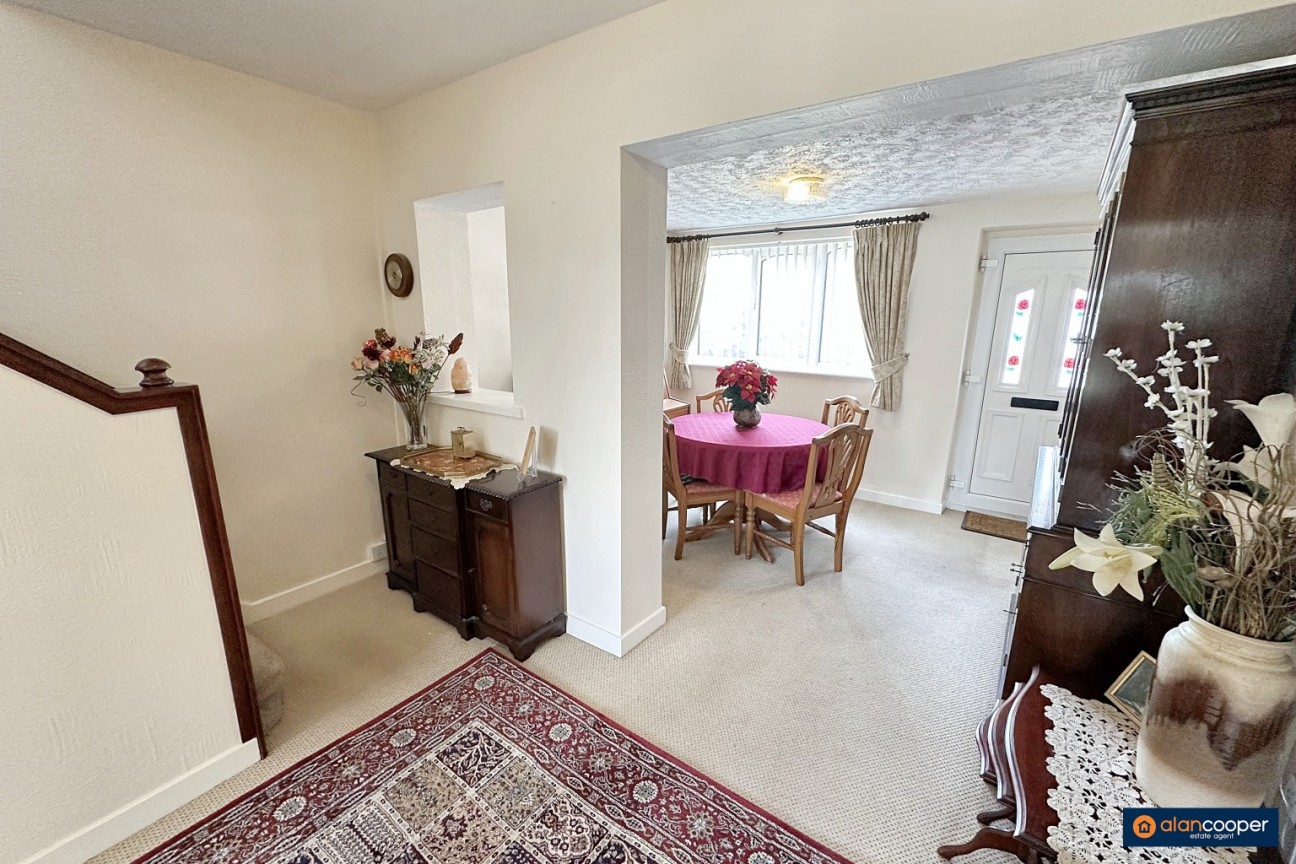 Pallett Drive, St Nicolas Park, Nuneaton, CV11 6EG