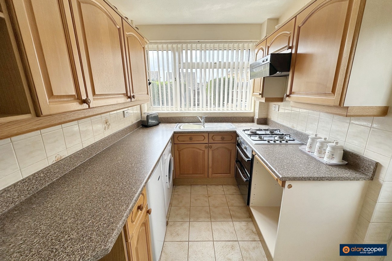 Pallett Drive, St Nicolas Park, Nuneaton, CV11 6EG