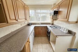 Pallett Drive, St Nicolas Park, Nuneaton, CV11 6EG