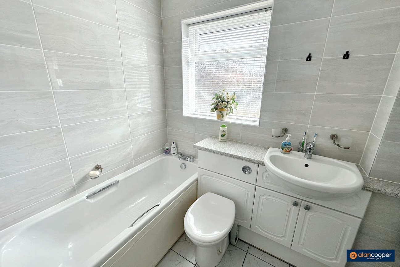 Rainsbrook Drive, Whitestone, Nuneaton, CV11 6UE