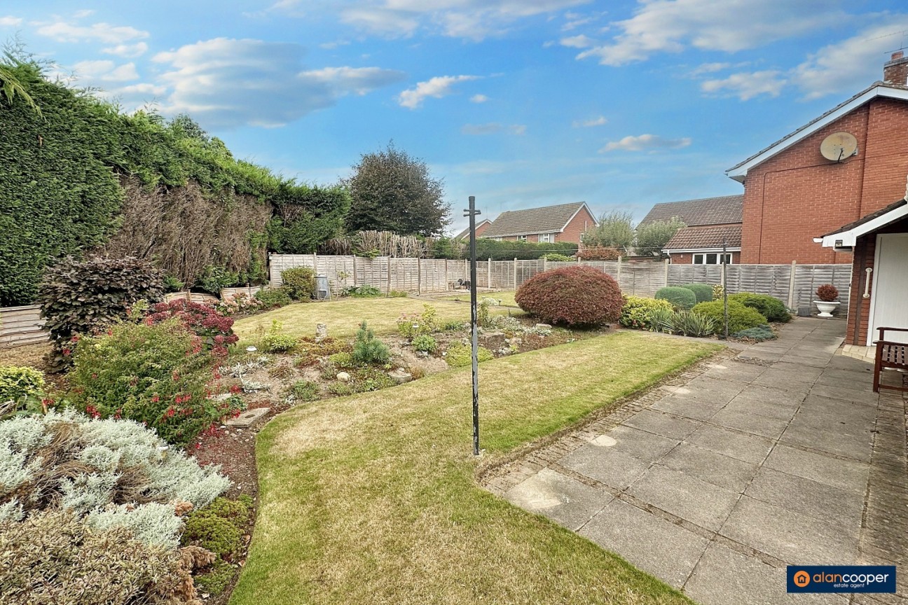 Rainsbrook Drive, Whitestone, Nuneaton, CV11 6UE