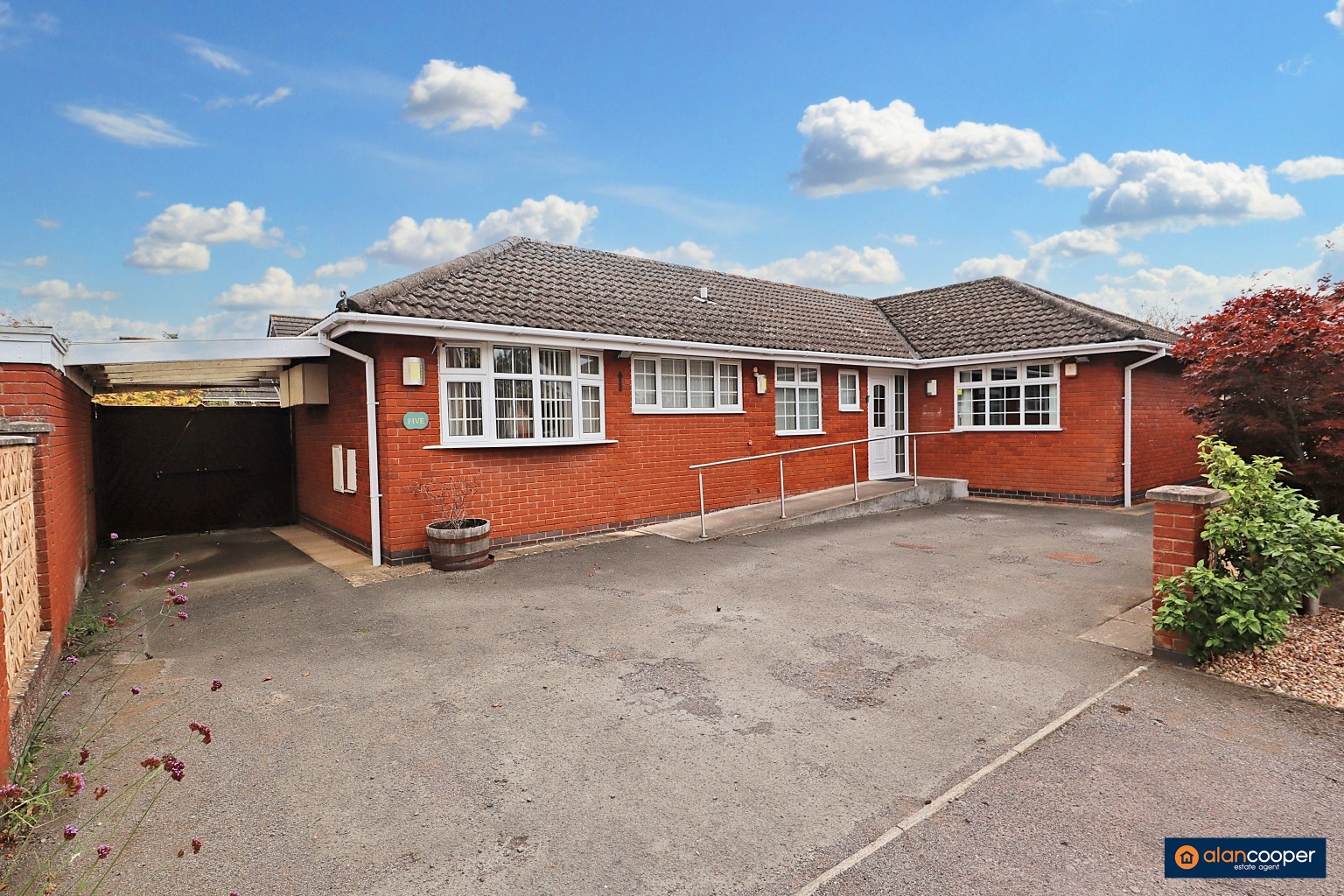 Farndon Close, Bulkington, CV12 9QH