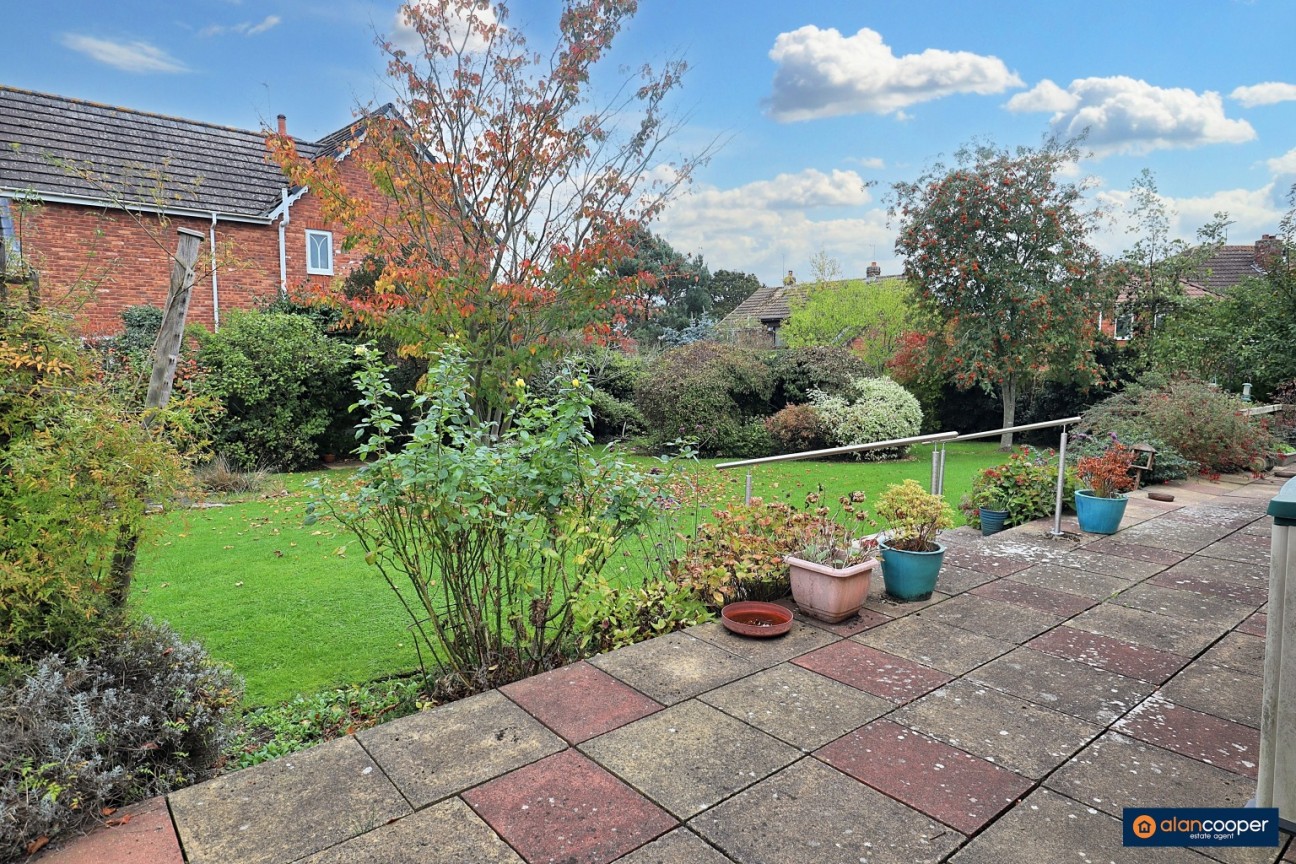 Farndon Close, Bulkington, CV12 9QH