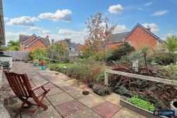 Farndon Close, Bulkington, CV12 9QH