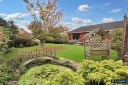 Farndon Close, Bulkington, CV12 9QH