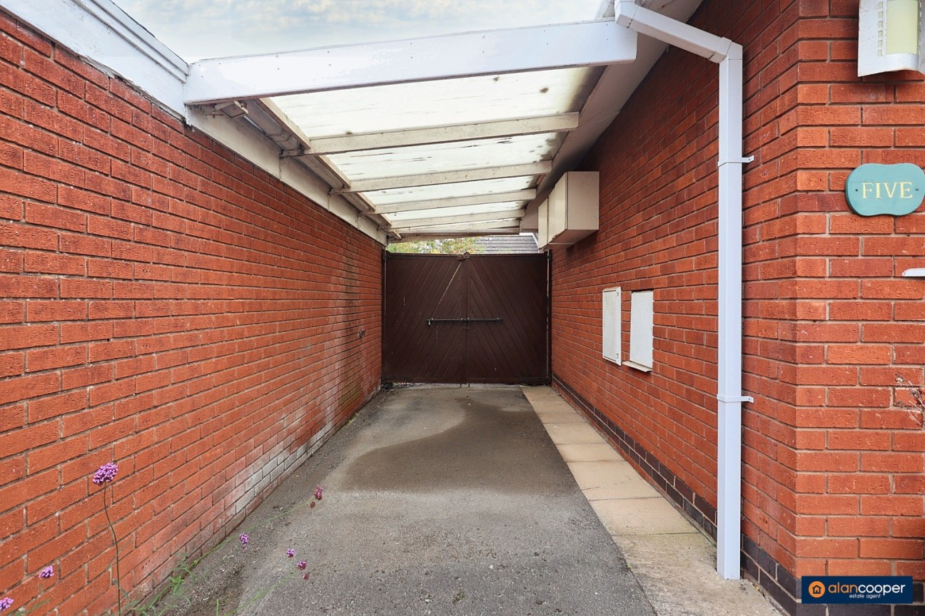 Farndon Close, Bulkington, CV12 9QH