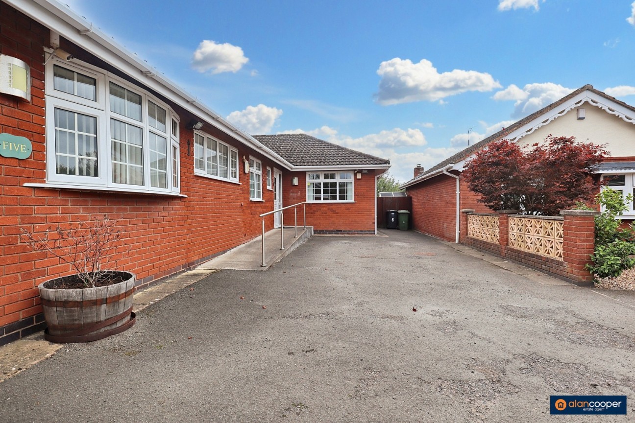 Farndon Close, Bulkington, CV12 9QH