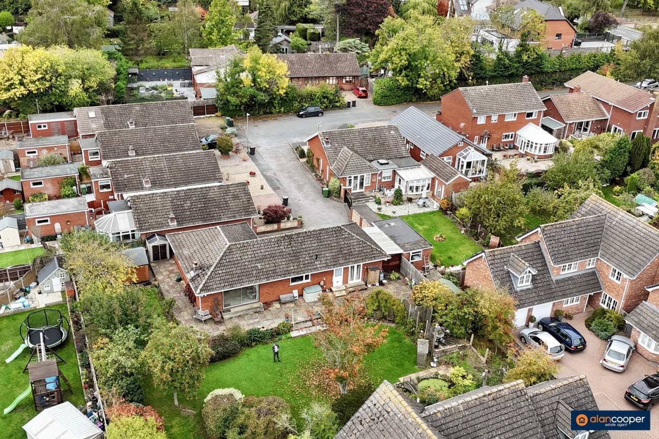Farndon Close, Bulkington, CV12 9QH