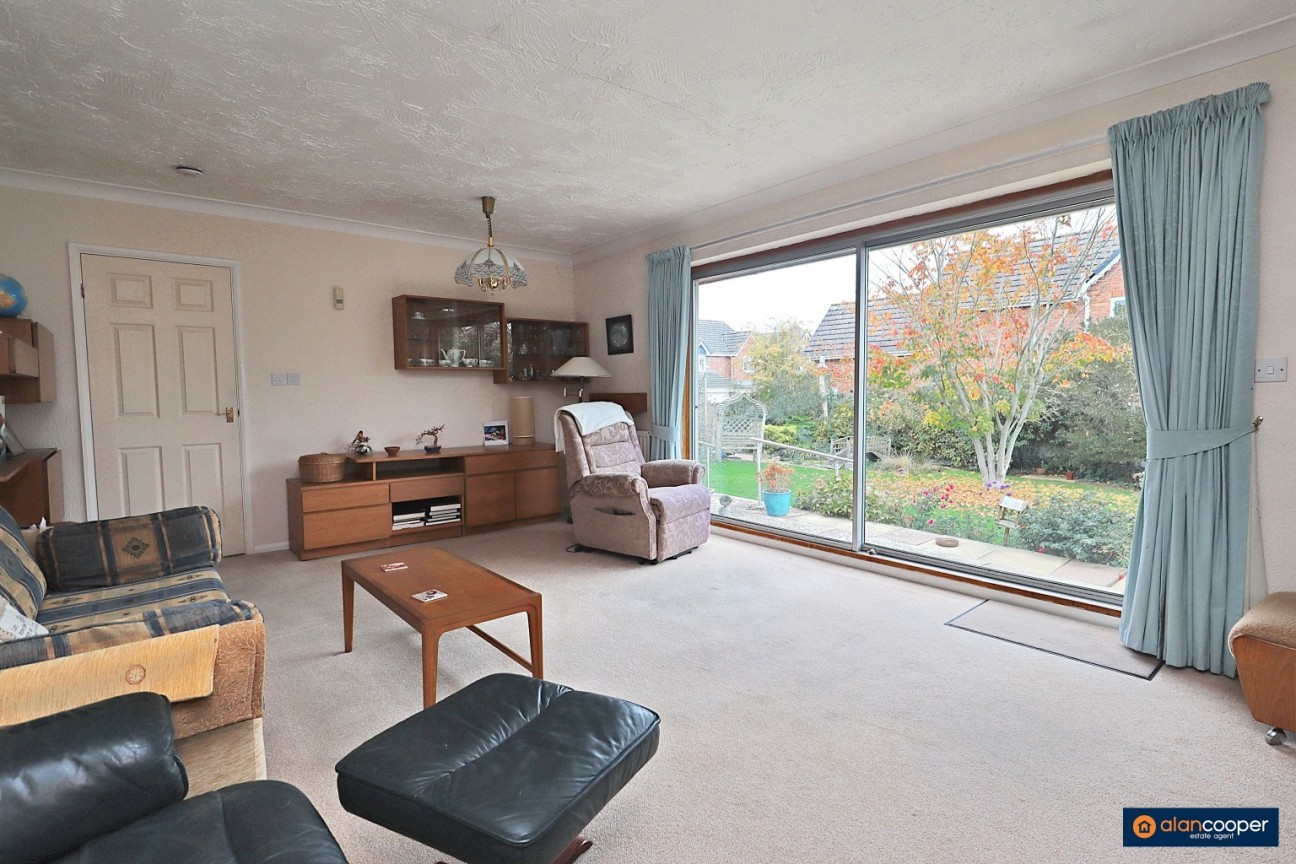 Farndon Close, Bulkington, CV12 9QH